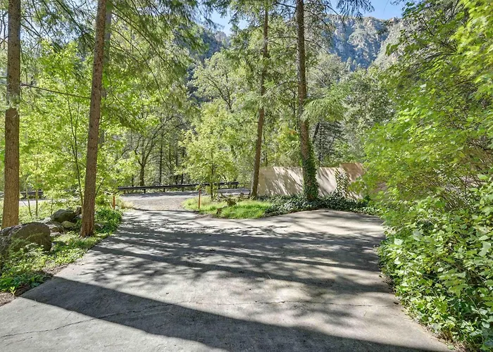 Apartment Patio & Mtn Views: Peaceful Retreat
