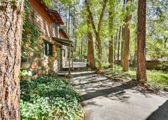 Patio & Mtn Views: Peaceful Retreat Apartment *