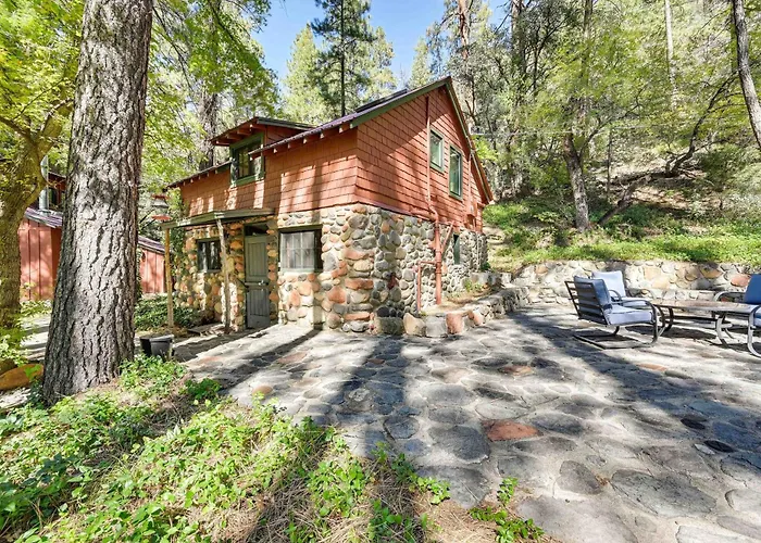 Patio & Mtn Views: Peaceful Retreat *