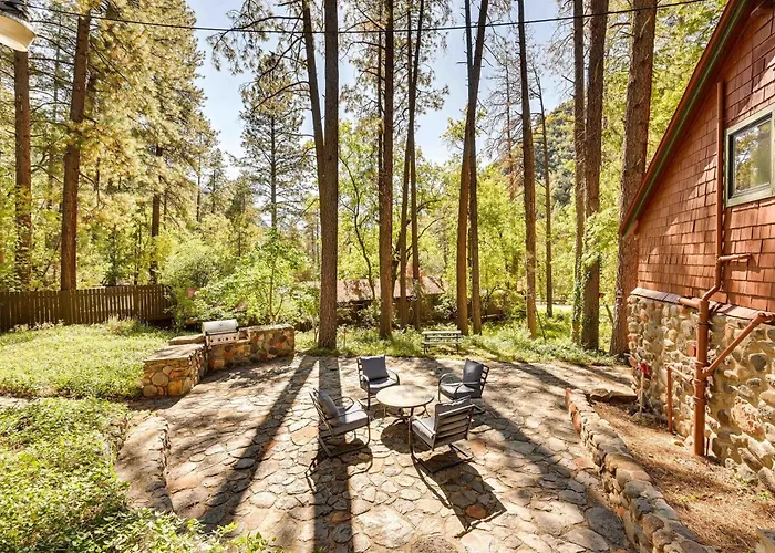 Patio & Mtn Views: Peaceful Retreat