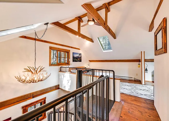 Apartment Patio & Mtn Views: Peaceful Retreat